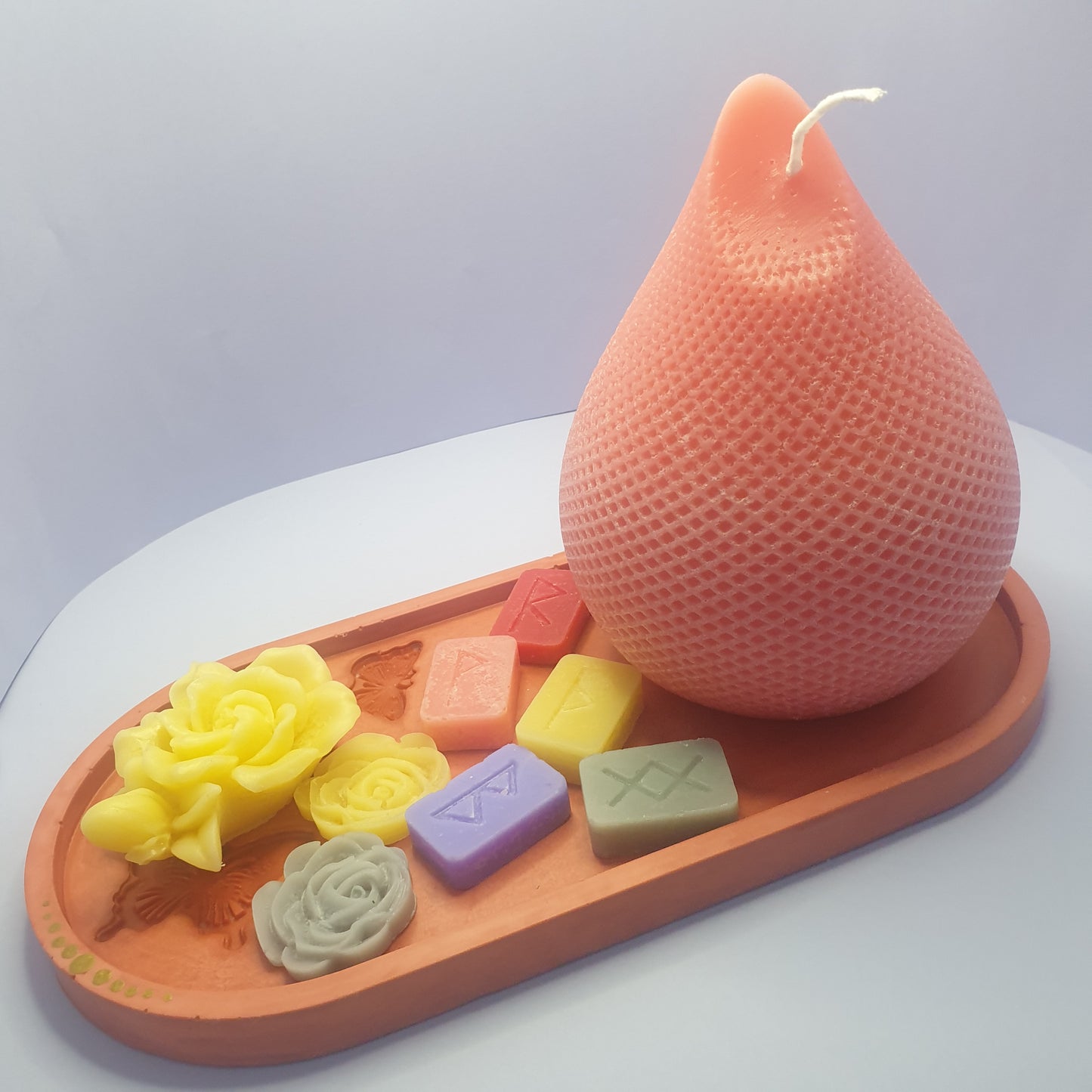 Reiki-Infused Serene Glow Teardrop Soy Wax Candle: Hand-Poured Luxury in an Artful Vessel Set