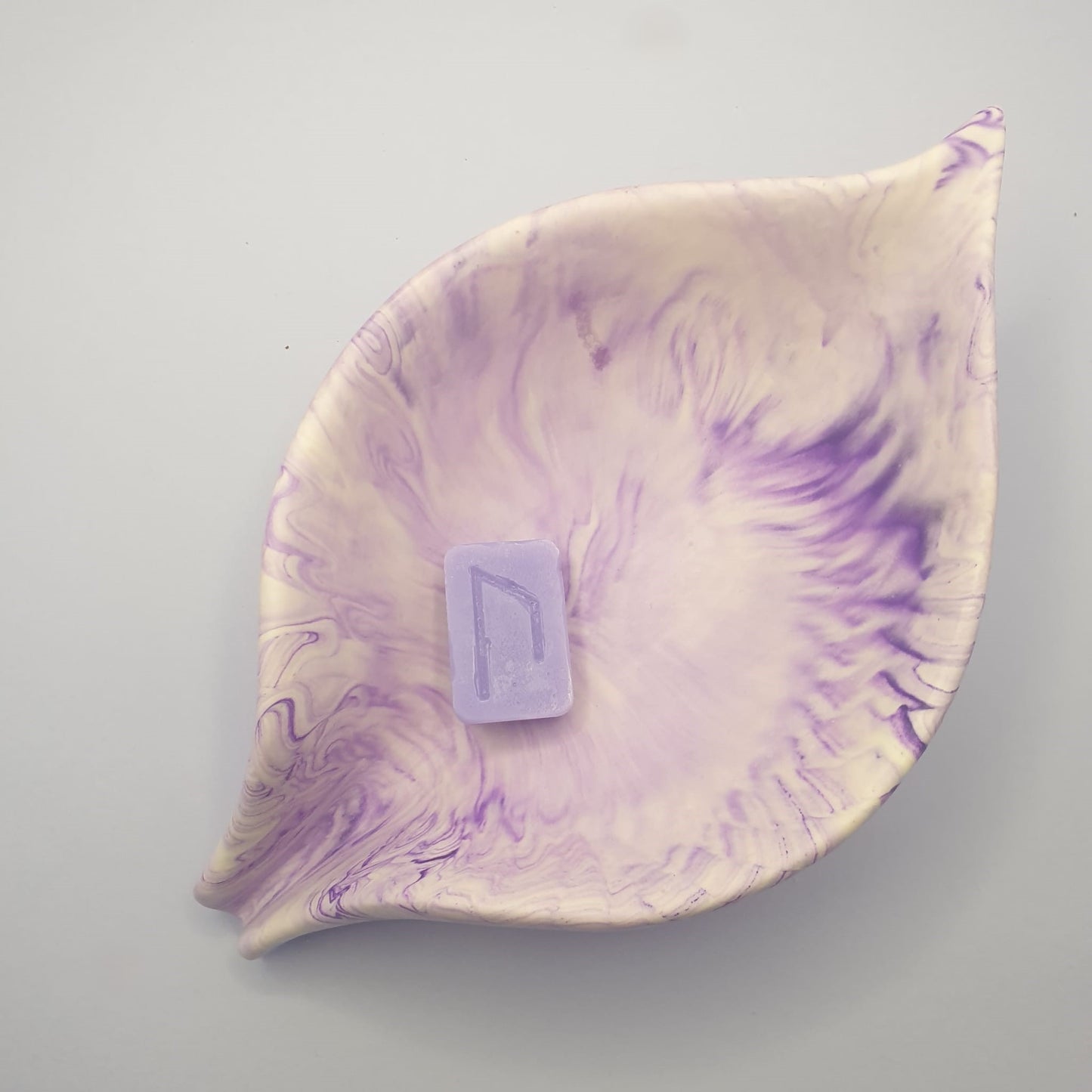 Serenity Leaf Shaped Jesmonite Dish: Nature-Inspired Elegance for Your Home